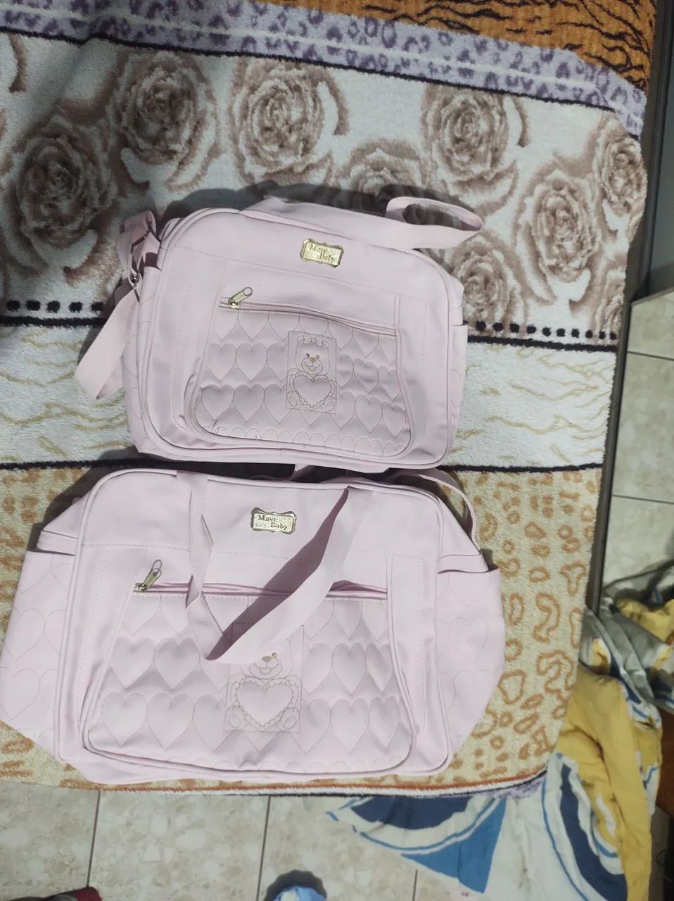 Kit de bolsas maternidade rosa com detalhes fofos
