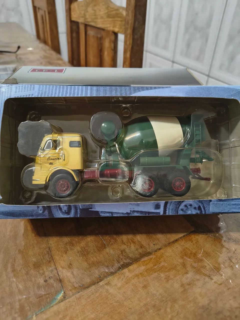 Caminhão escala 1/43 - Foto 3