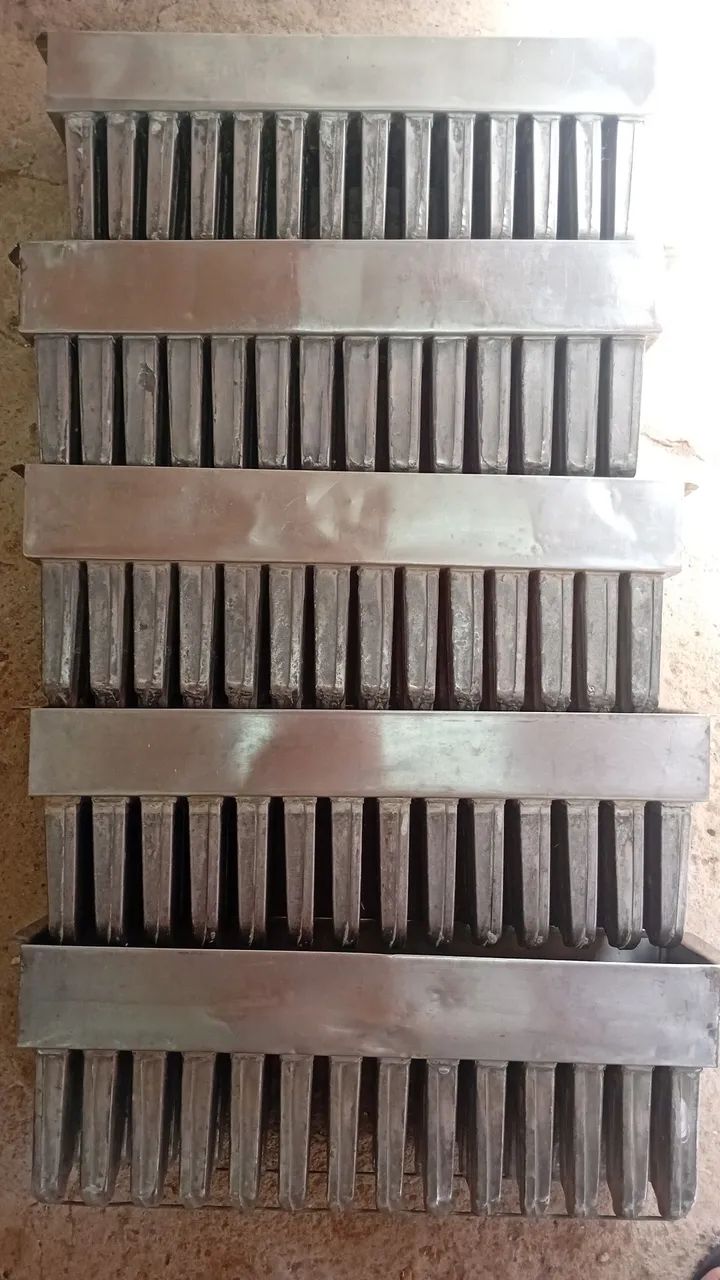 Vendo 5 Formas de picolé em aço 500 cada - Foto 2