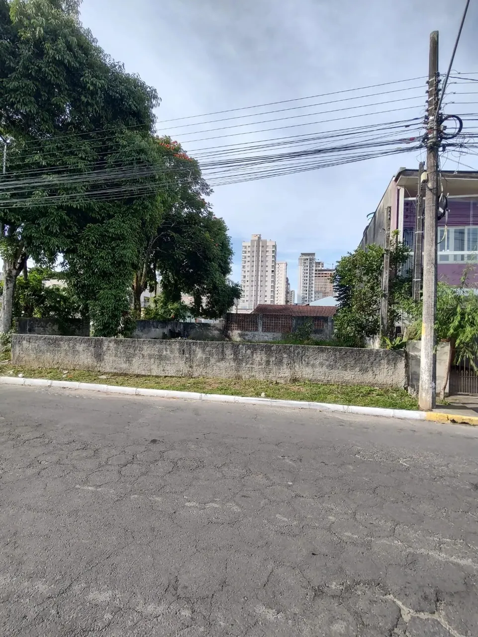 TERRENO COMERCIAL, DE ESQUINA MEDINDO 252m², EM ITAPEMA, PERTO DO BANCO SICREDI!! Morretes
