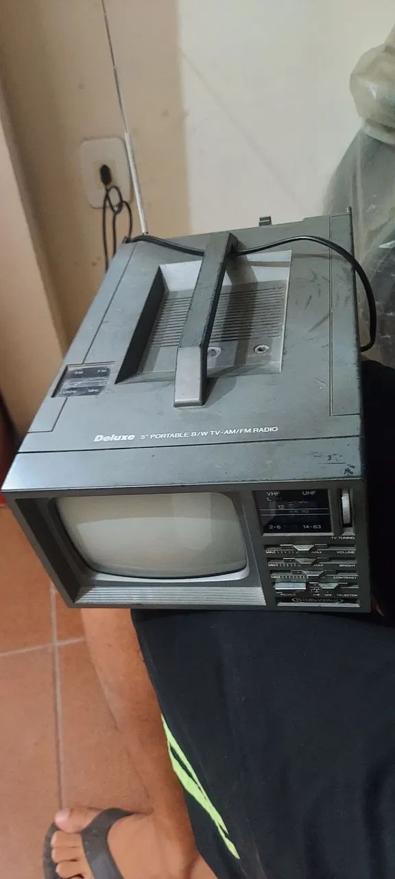 TV portátil antiga. - Foto 3