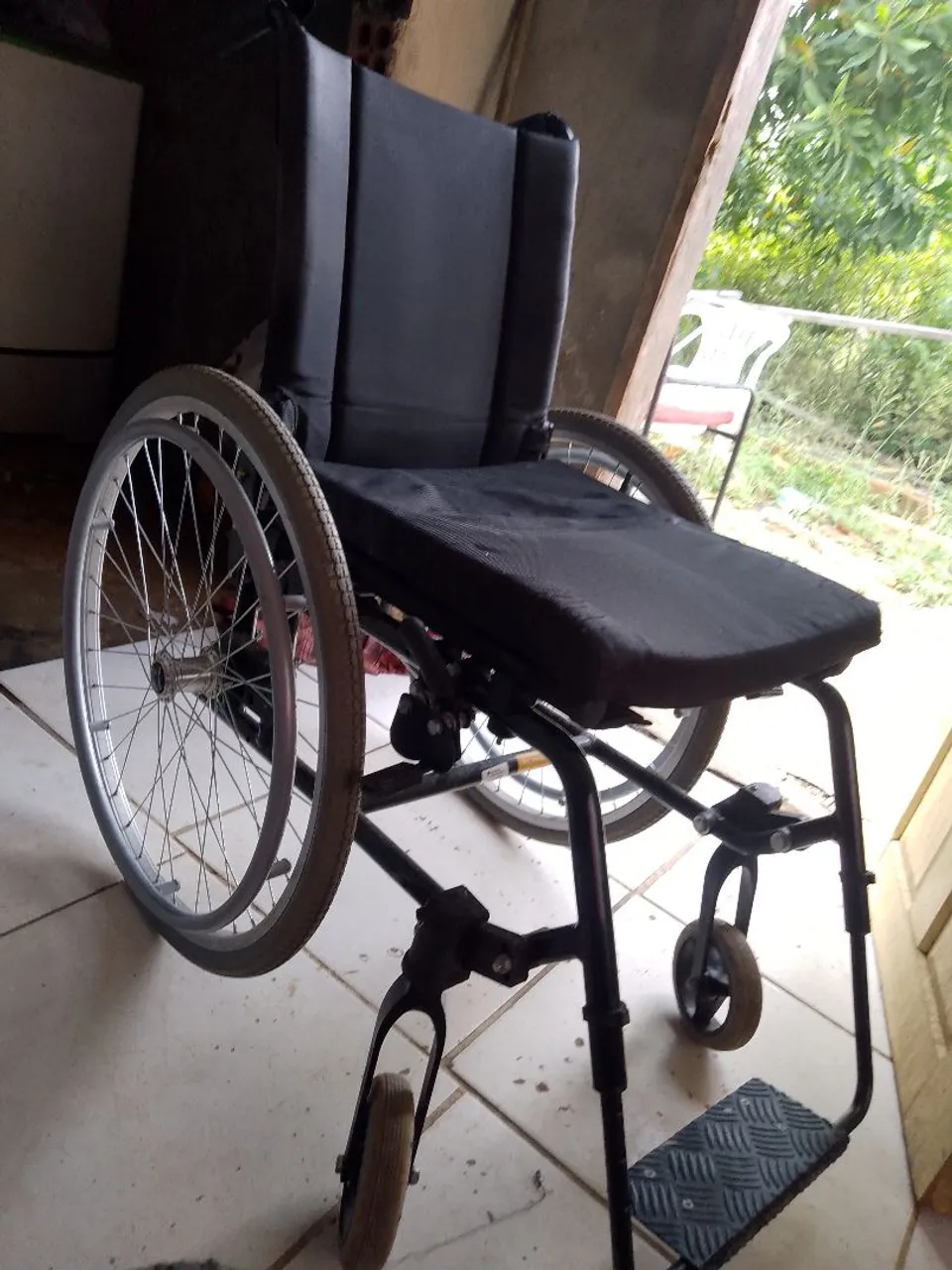 Cadeira de Rodas Confortável e Resistente