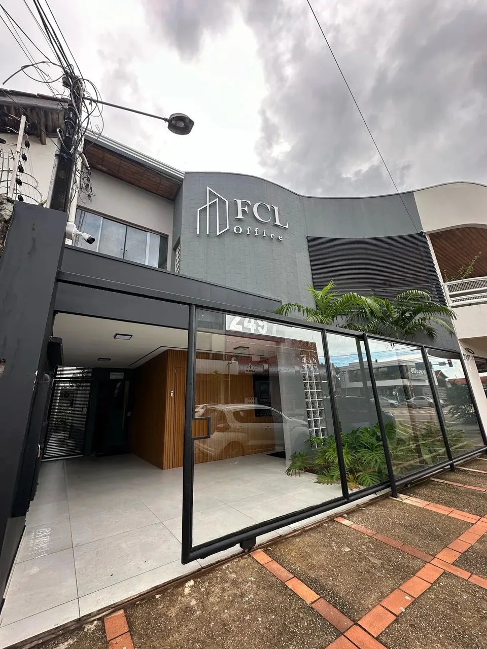 Salas Comerciais Individuais no Centro Prédio Moderno!