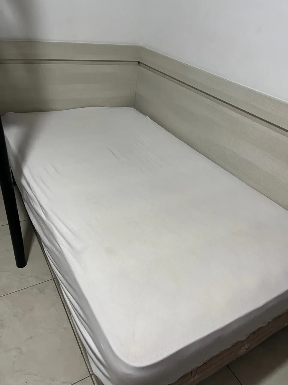 Cama Solteiro de Viúva em Ótimo Estado
