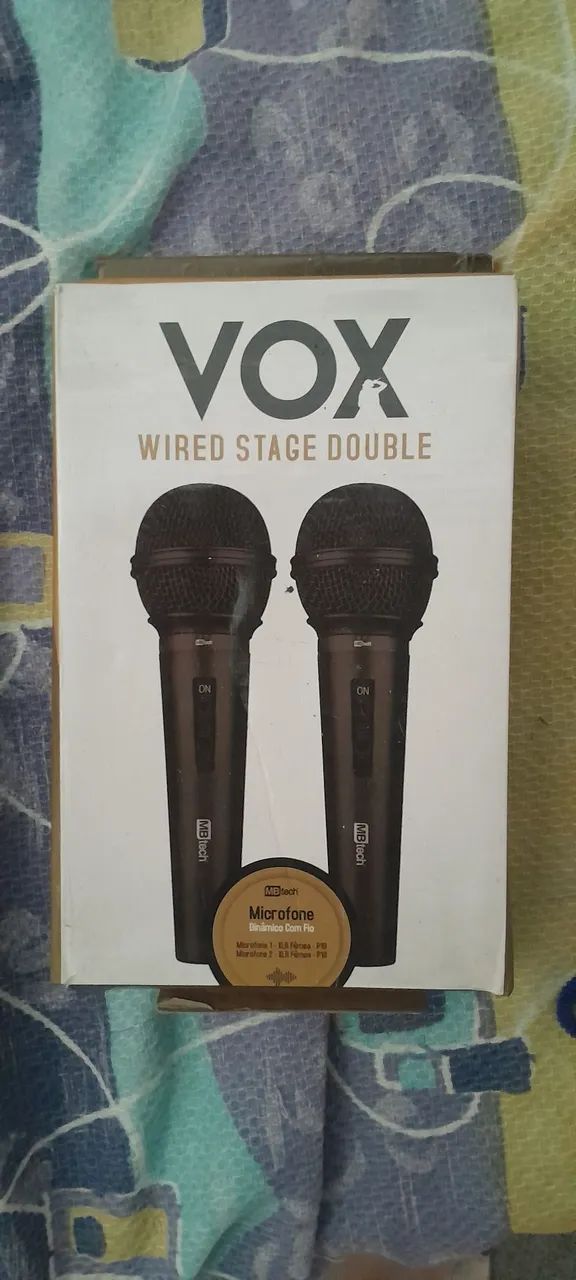 Dois microfones com cabo usado apenas uma vez aceito oferta