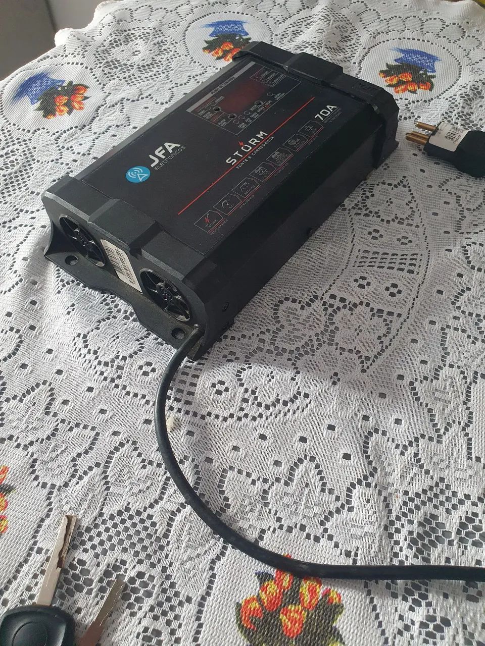 Fonte carregador de bateria JFA 70AH. FUNCIONANDO PERFEITAMENTE!!