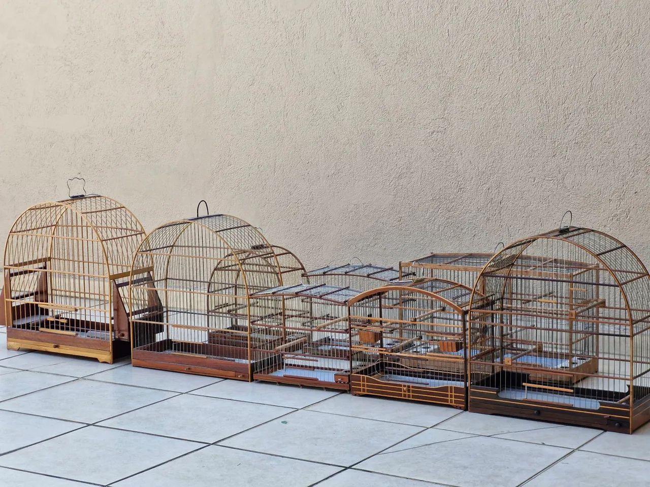 VENDO URGENTE LOTE DE 08 GAIOLAS  - Foto 4