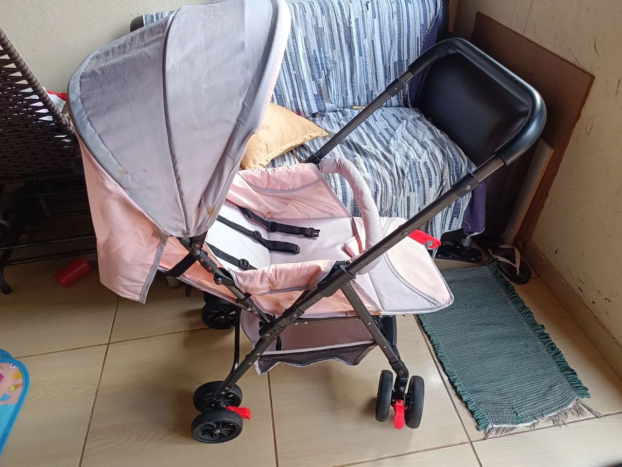 Carrinho de bebê rosa - Foto 4