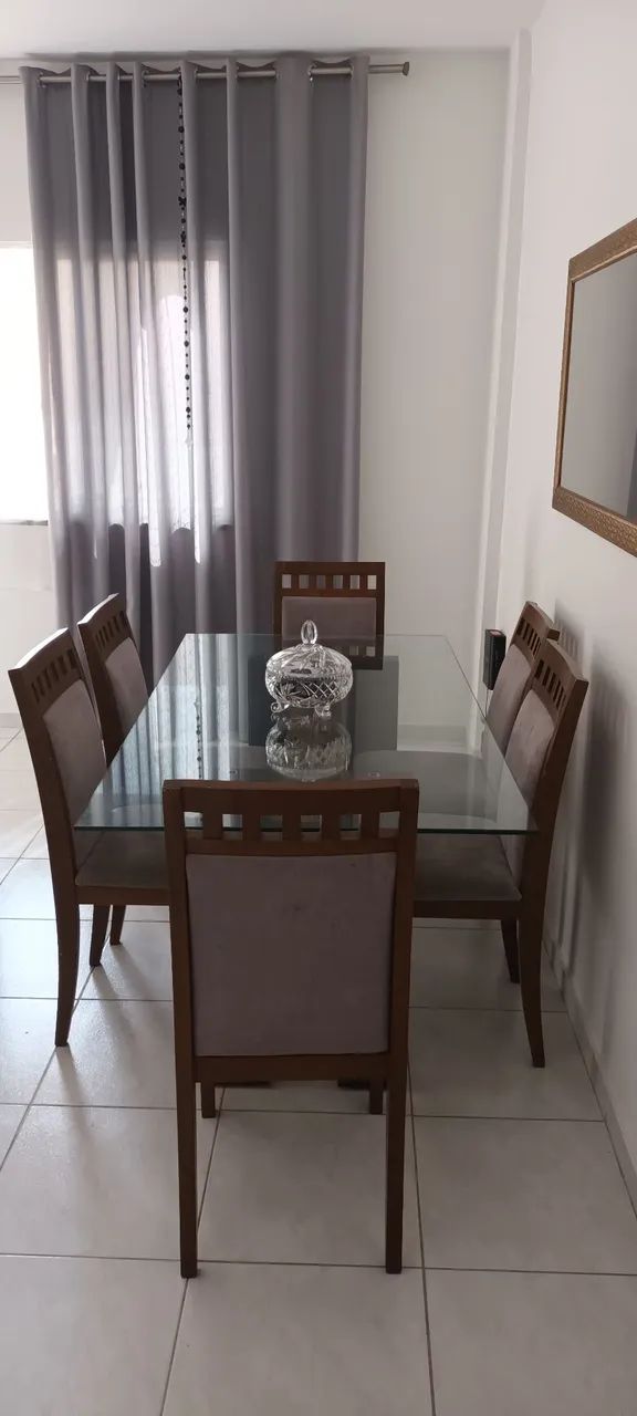 Vendo Mesa com 6 cadeiras 
