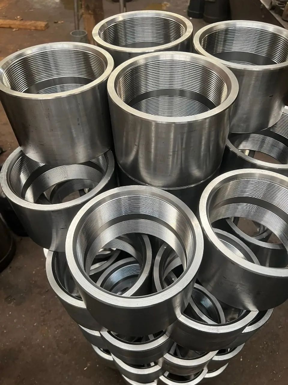LUVA PRETA AÇO CARBONO BSP/NPT 2"