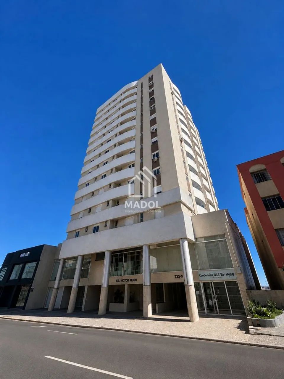 APARTAMENTO PARA ALUGAR - EDIFÍCIO VICTOR HUGO - CENTRO