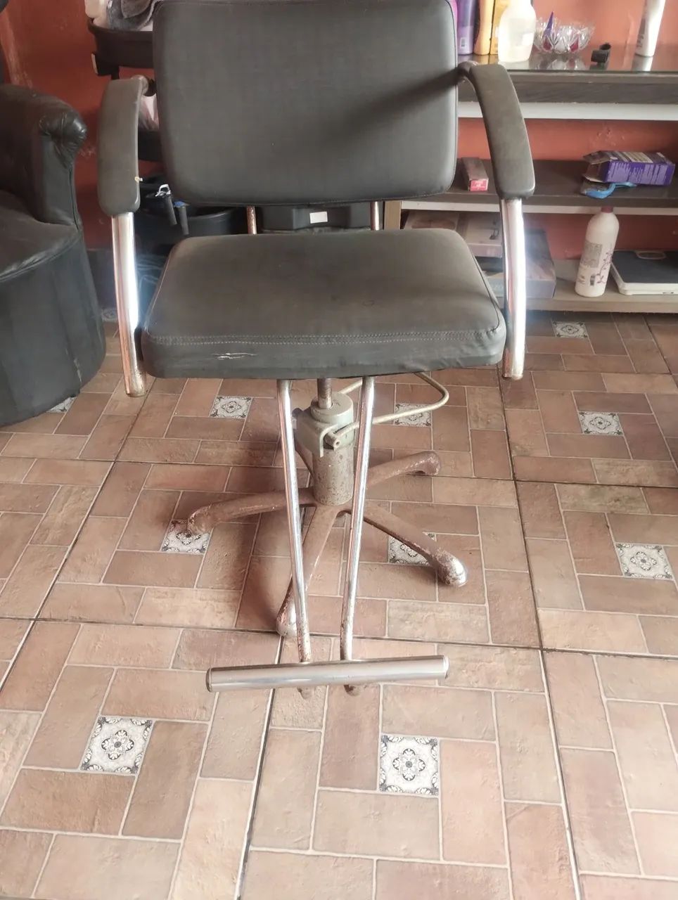 Cadeira hidráulica e lavatório p salão  - Foto 3