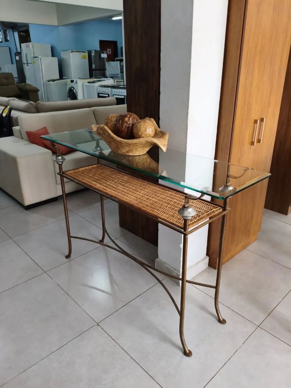 Aparador Com detalhes em vime com vidro  - Foto 5