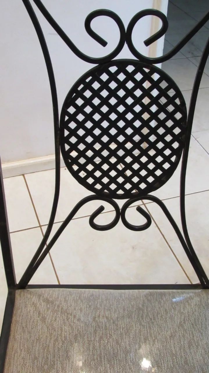 mesa de jantar tampo de vidro com 6 cadeiras triangular.BAIXOU - Foto 2
