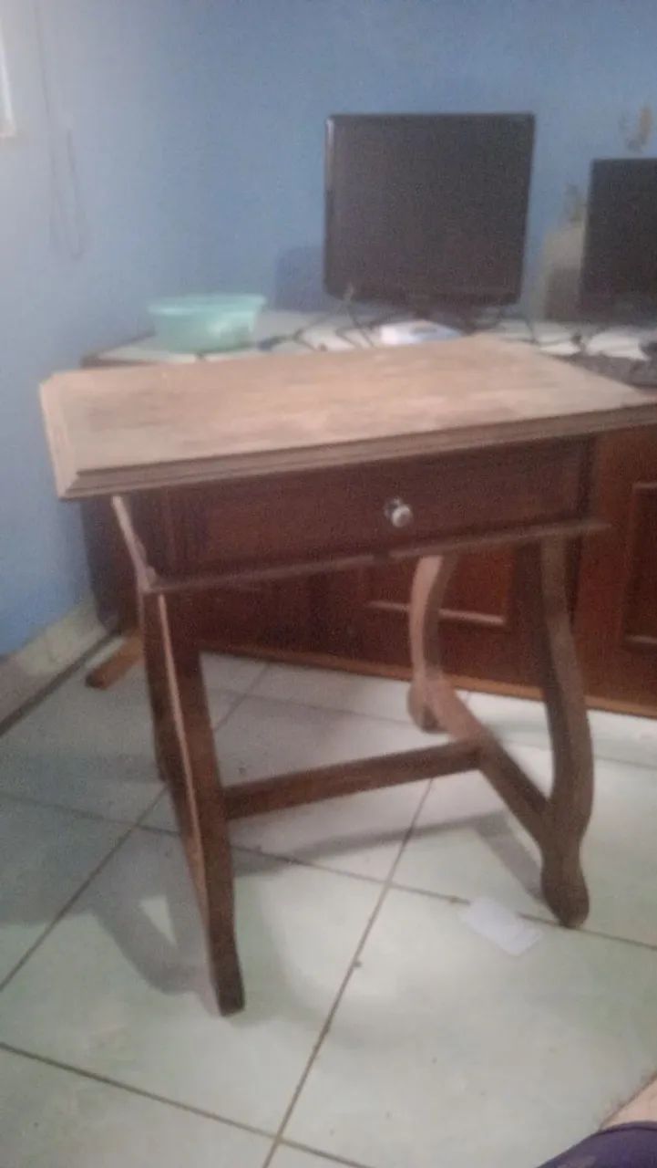 Mesa madeira maciça com gaveta 