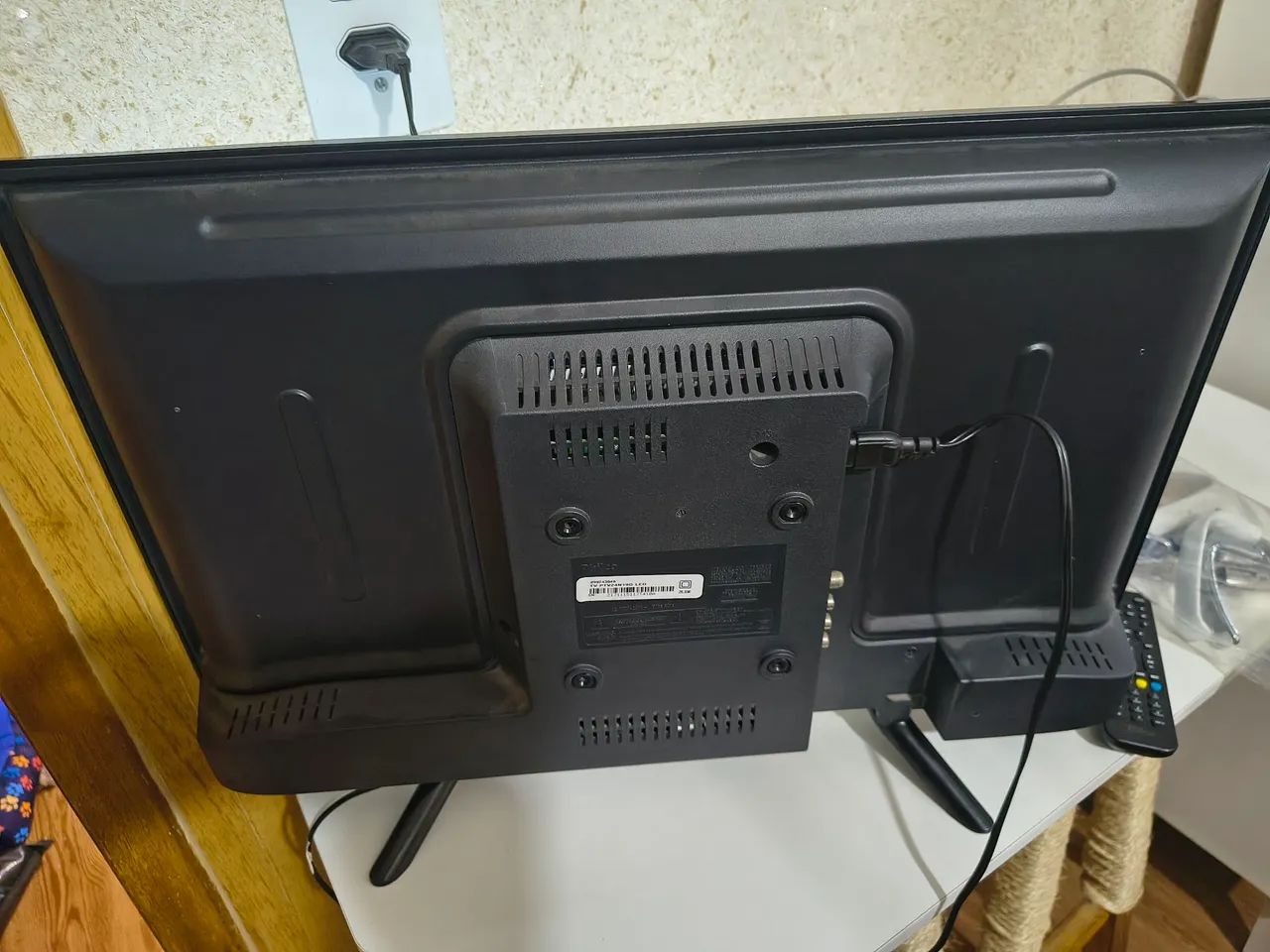 TV Led 24 modelo Ptv24n19d Hd Philco Bivolt (Não é Smartv), mas pode usar Stick ou Box - Foto 2
