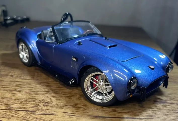 Shelby Cobra 428S escala 1:18