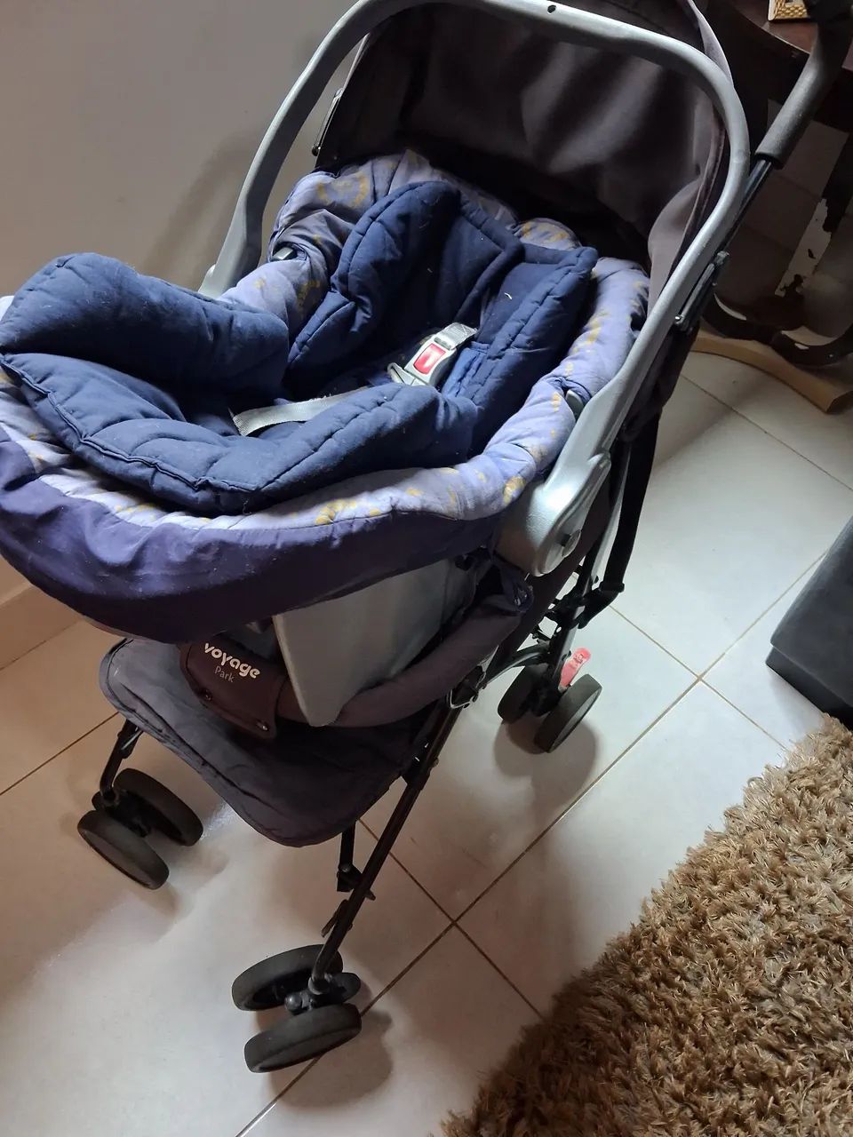 Carrinho de bebê com bebê conforto  - Foto 5