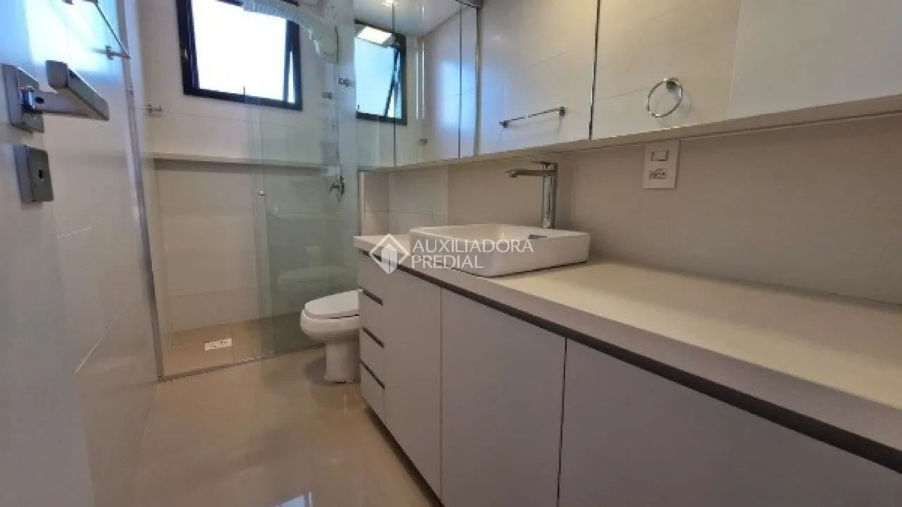 Apartamento mobiliado com 3 quartos sendo 1 suíte com closet e 2 demi-suítes e 111 m² priv - Foto 5