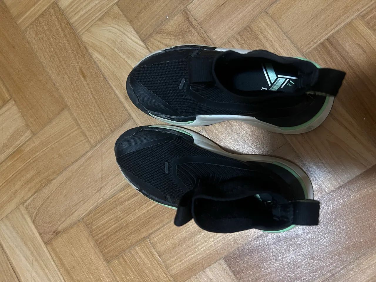 Tênis infantil Zara seminovo preto - Foto 2
