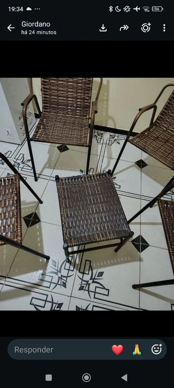 Conjunto de mesa com cadeiras
