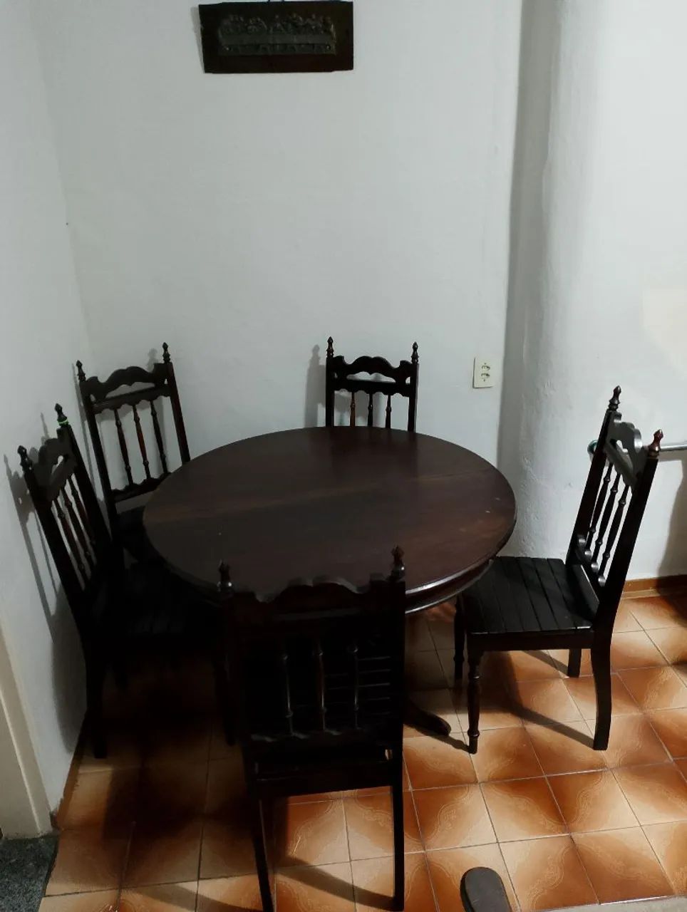 mesa antiga com 6 cadeiras  - Foto 4