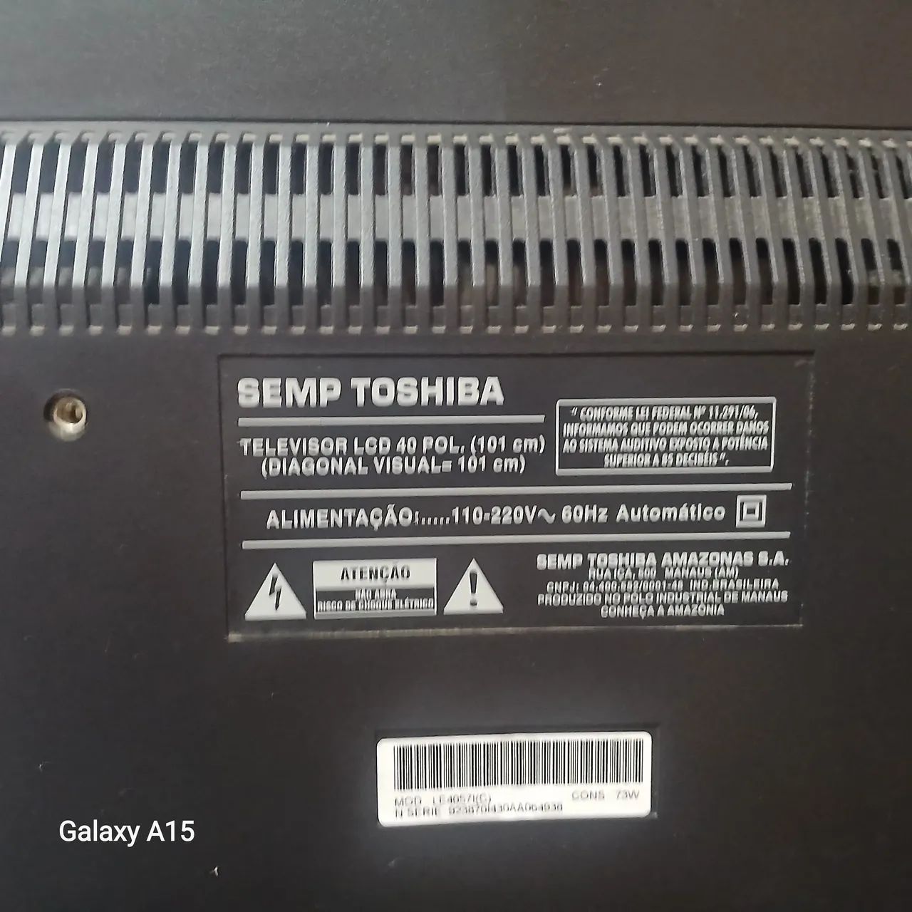 Vende-se TV LCD 40 polegadas, não é Smart, acompanha controle e antena - Foto 2