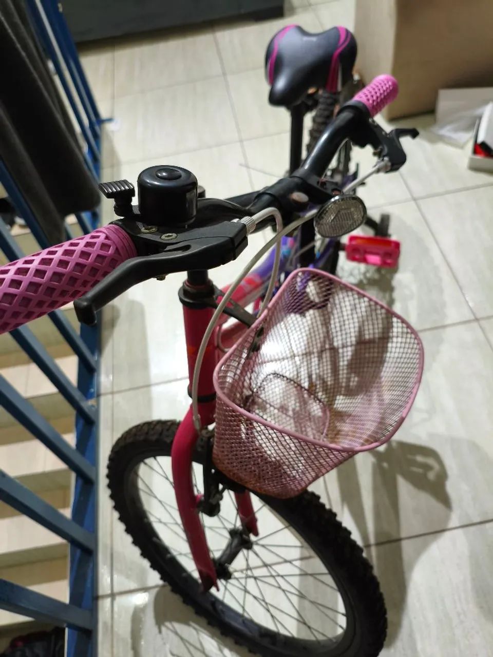 Bicicleta infantil bem conservada semi nova - Foto 2