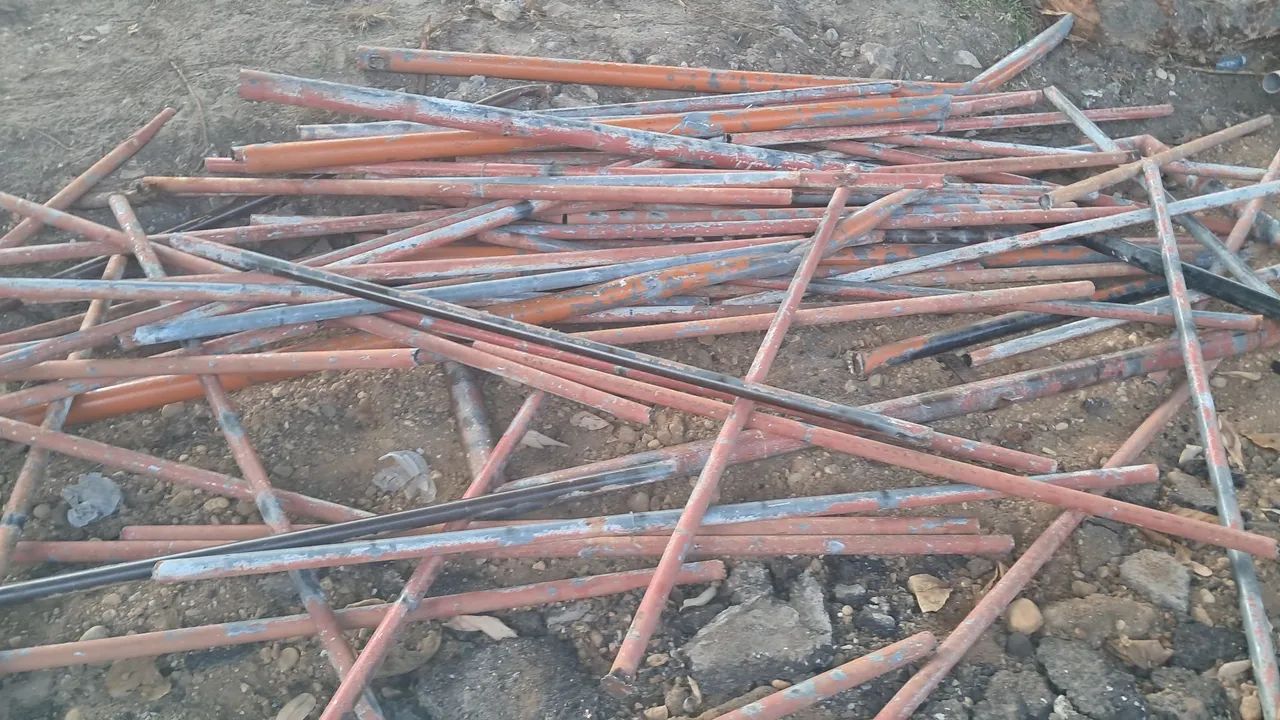 Tubos metálico usado para vender 