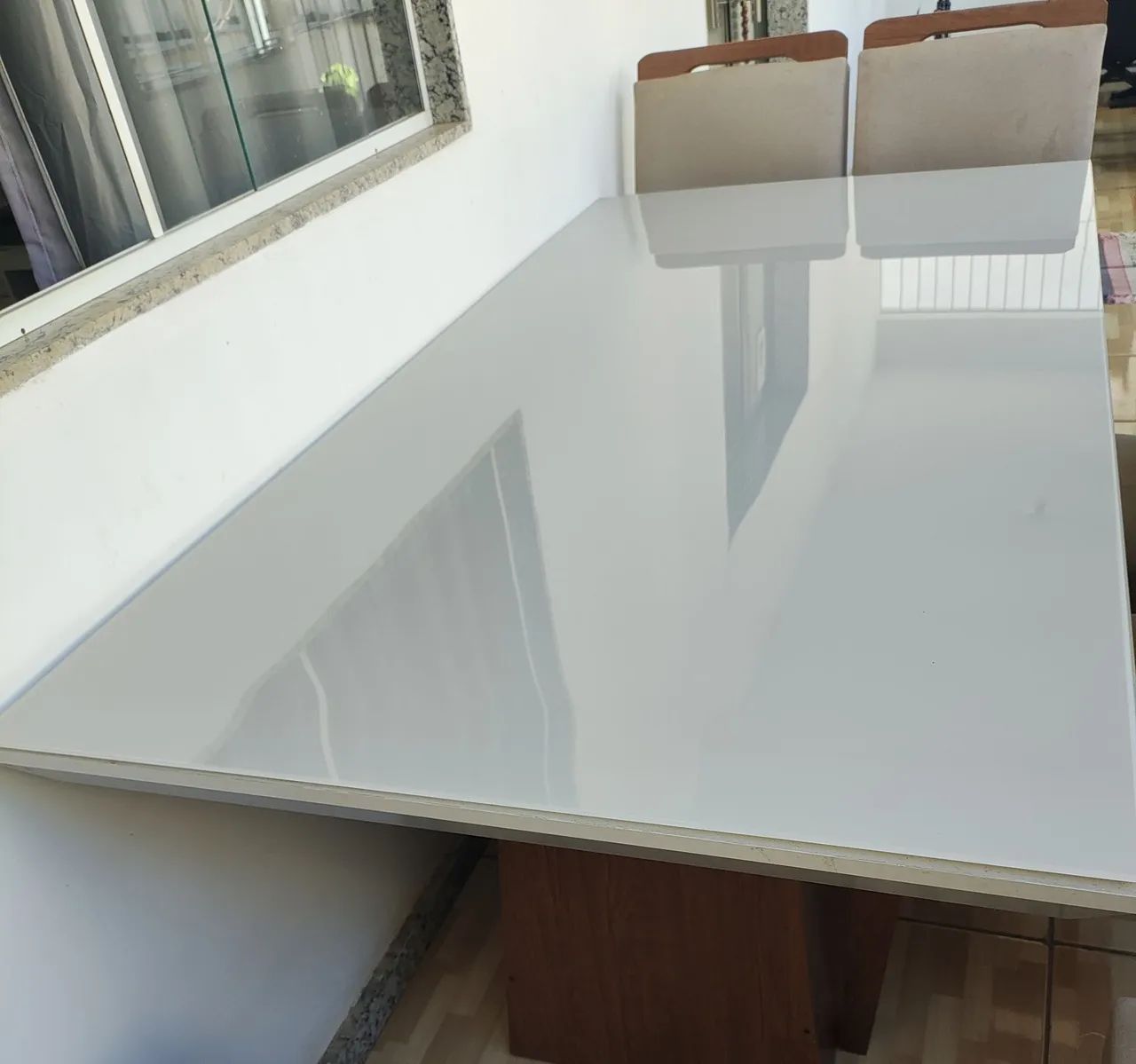 Mesa off white com tampo de vidro e 6 cadeiras - Foto 3