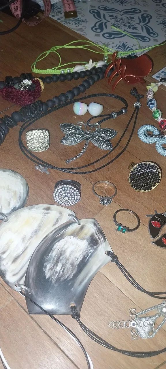 Conjunto de 25 itens de bijou mais uma pochete - Foto 5