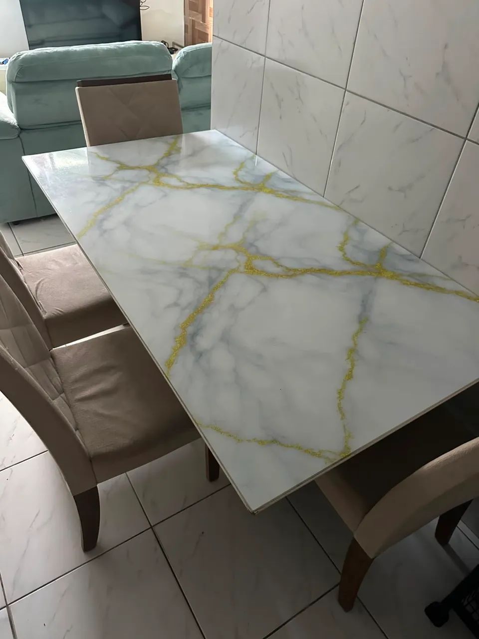 Mesa tampo de vidro 6 lugares com cadeiras 