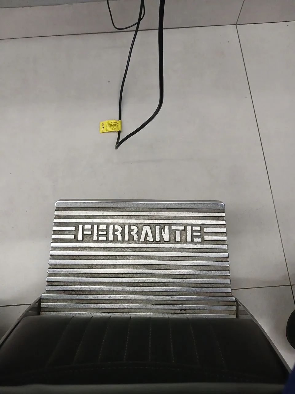 Cadeira para Barbeiro em excelente conservação e pronta para uso! - Foto 2