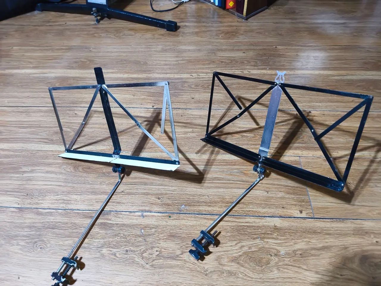 Kit com 2 suportes de partitura 