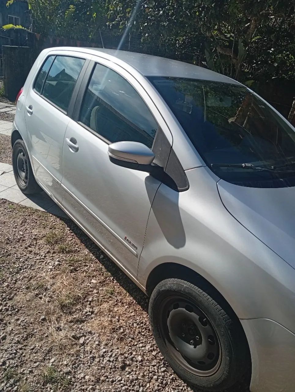 Volkswagen Fox 1.0 MI Total Flex 8V 5P 2014 - Foto 2