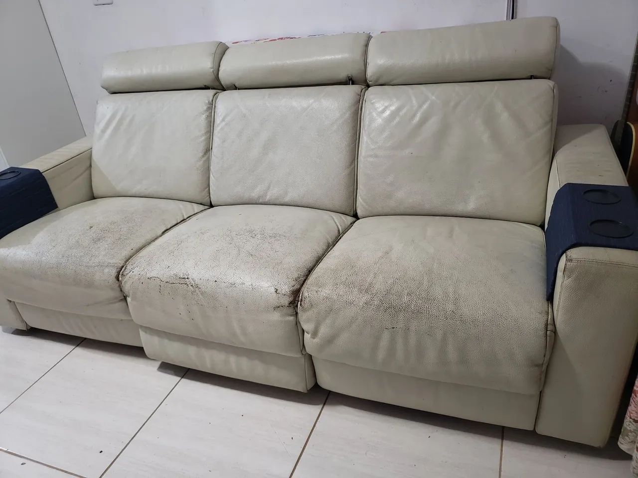 Sofá Retrátil em Couro