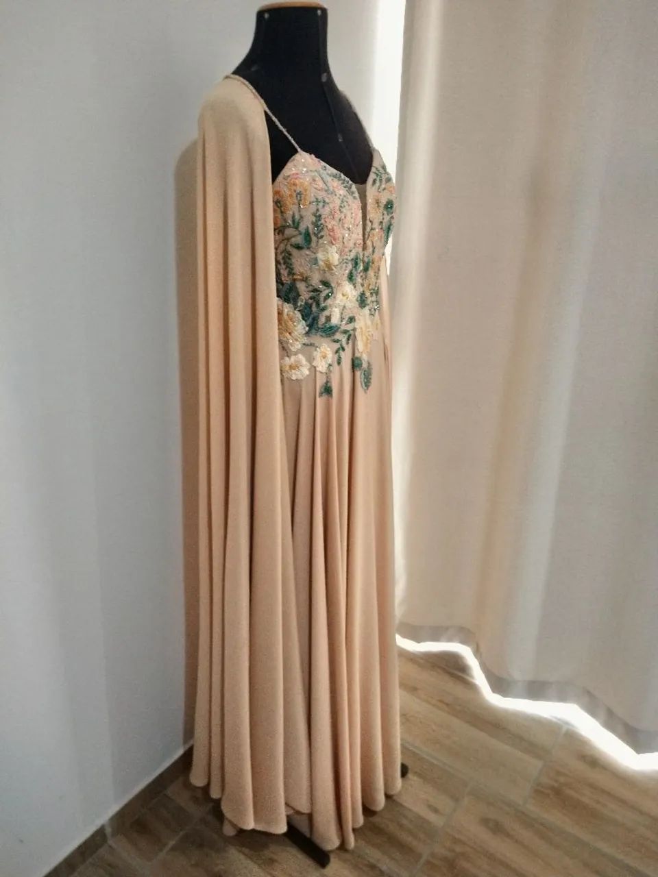Vestido de festa bordado em pedrarias  - Foto 2