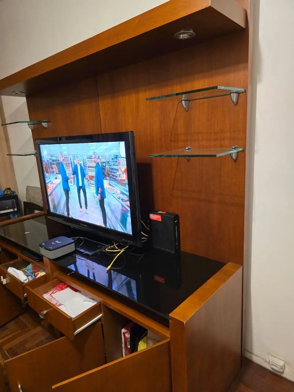 Rack de Madeira e vidro