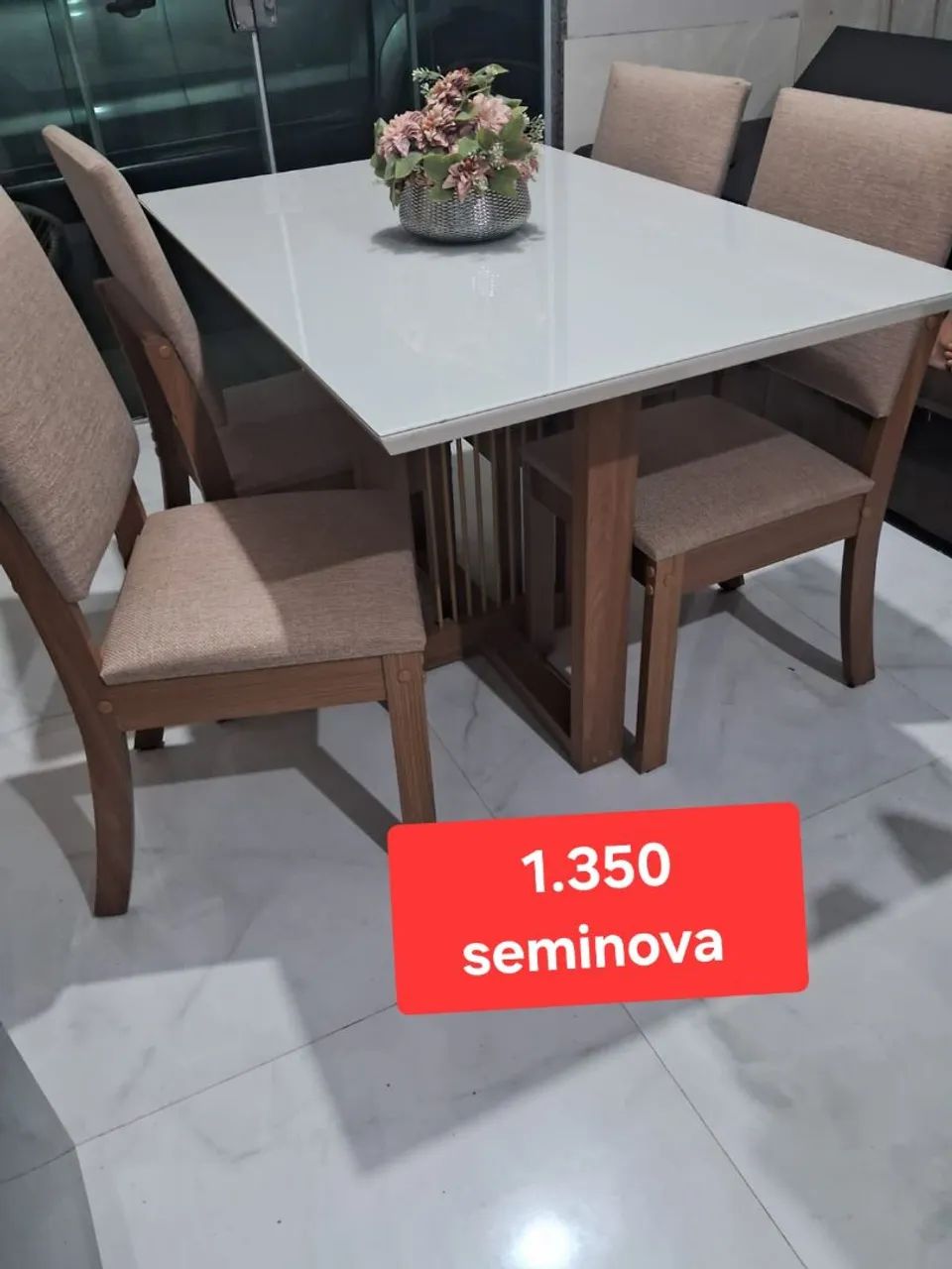 Mesa de jantar seminova 