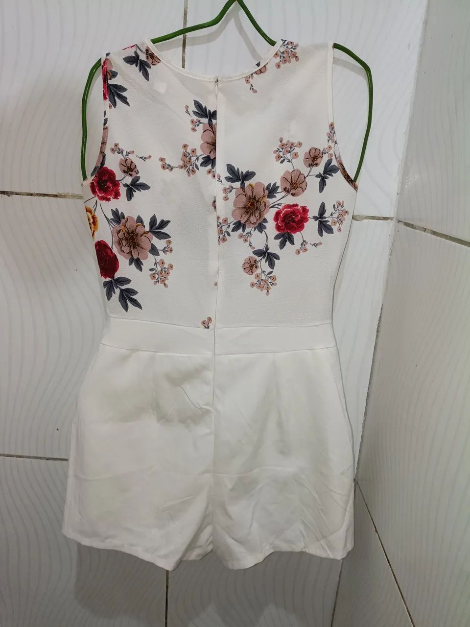 Macacão  Curto Branco Floral Feminino M  - Foto 2