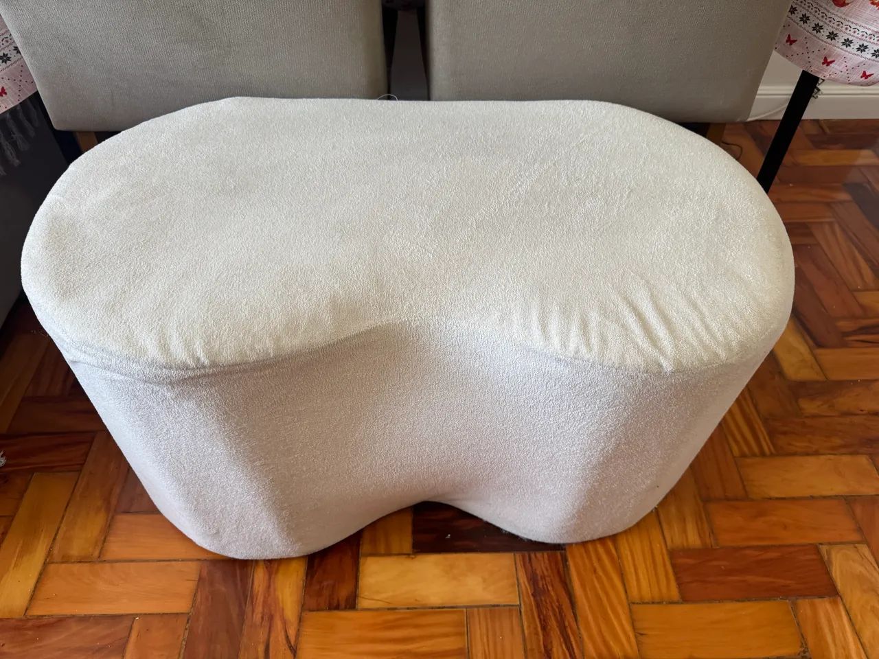 Puff Curvo Orgânico Bouclé Design Moderno Feijão - Foto 2