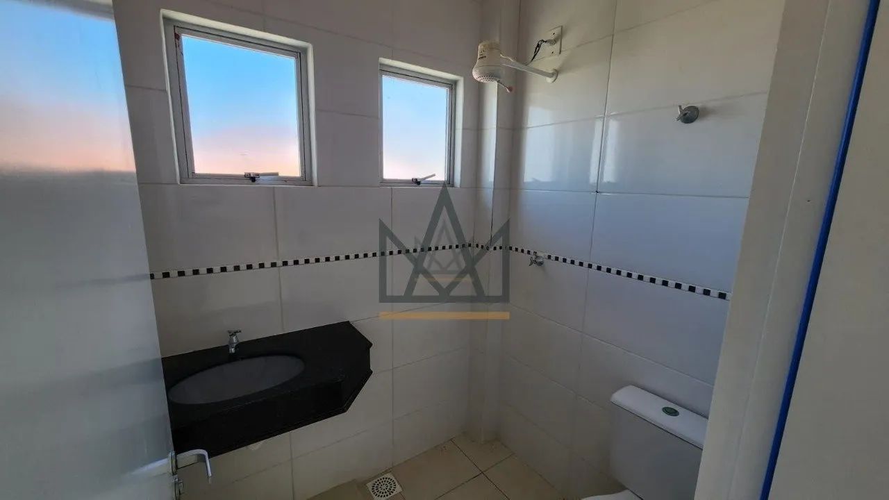 Casa com possibilidade para pousada e lojas comerciais no Santinho - Foto 2