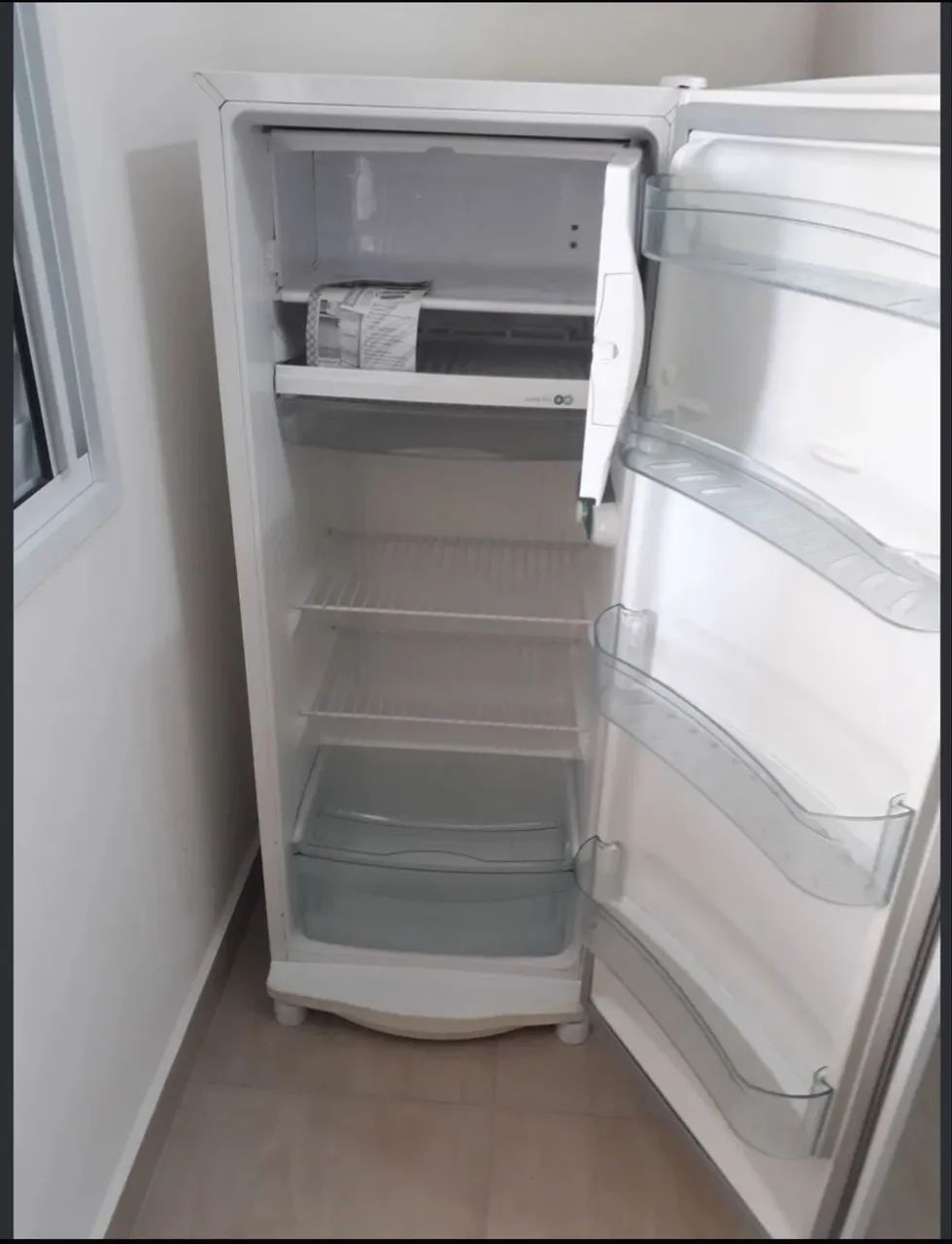 Doa-se geladeira boa 