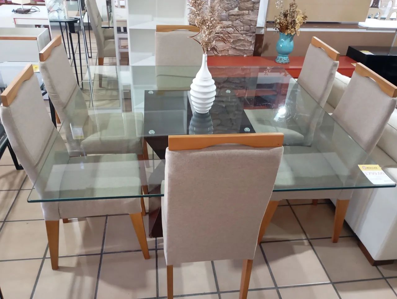 Mesa de tampo de vidro com 6 cadeiras - Foto 2