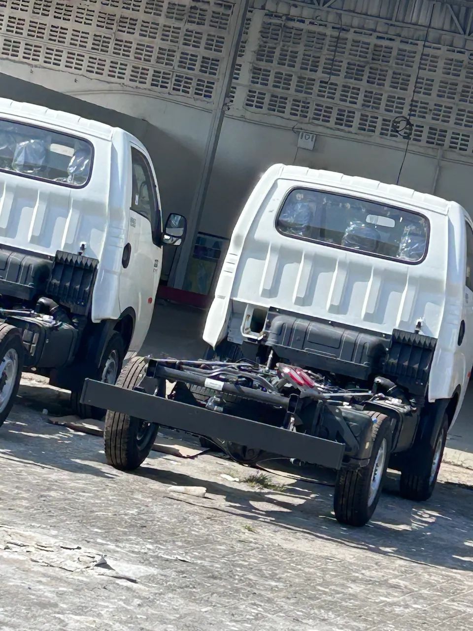 Kia Bongo 2027 4x4 - Foto 2