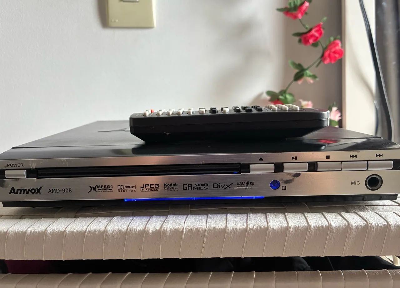 DVD Player Amvox AMD-908, função Karaokê compatível com DVD/CD, MP3, JPEG, MPEG4 e DivX