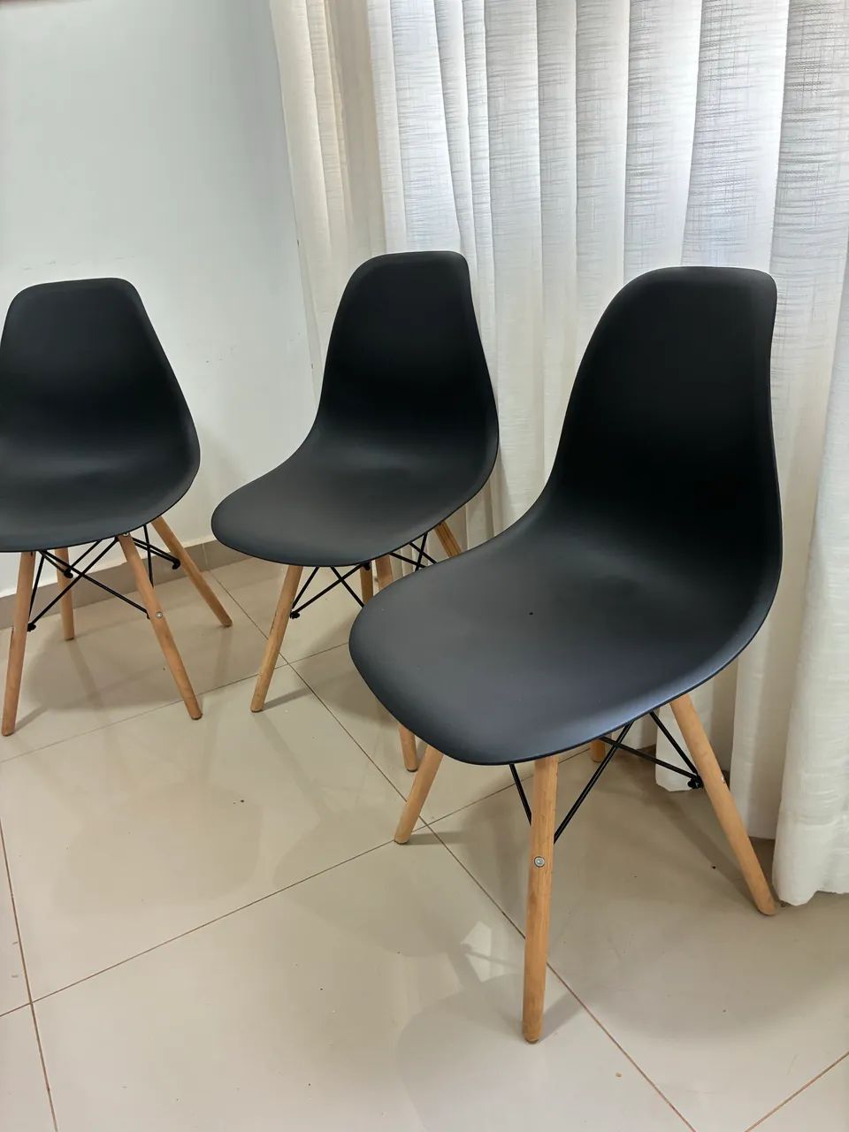 3 cadeiras Eames - preta 