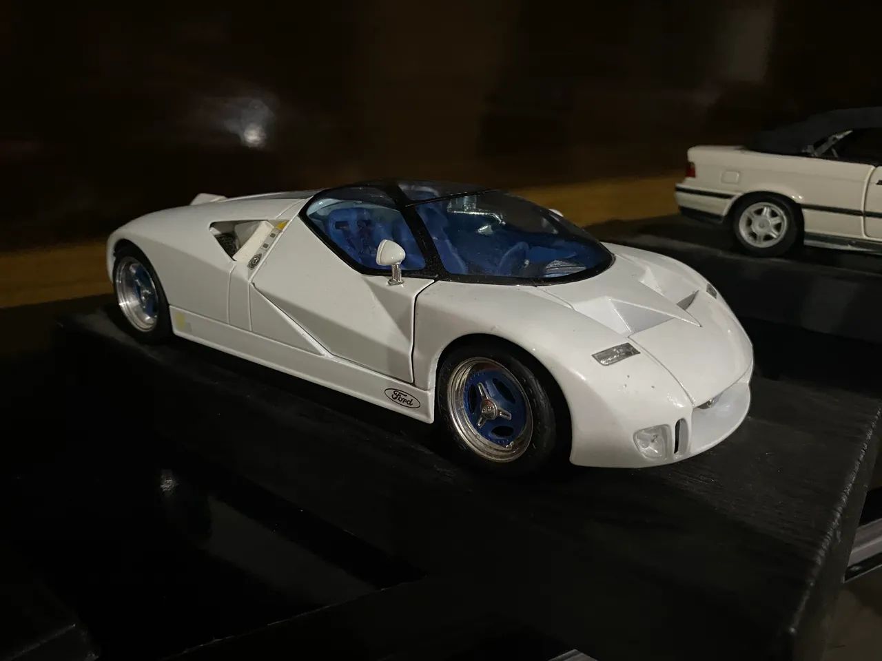 Ford GT90 Maisto 1/18 Antigo  - Foto 3