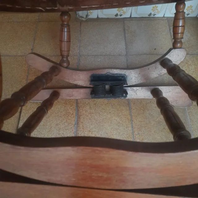 Cadeira de Balanço de Madeira Maciça - Foto 5