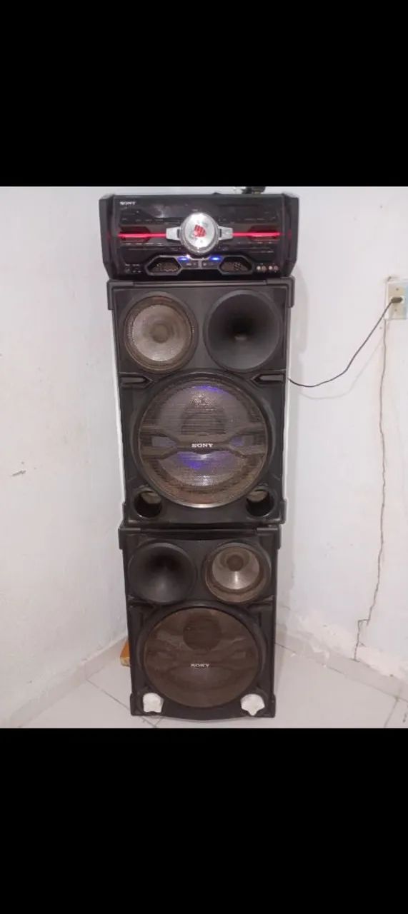 Som com duas caixas para vender logo